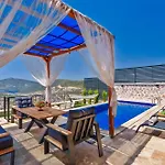 Kalkan'da Deniz Manzarali Lueks Tatil Villasi فيلة كاس