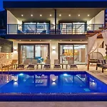 Kalkan'da Deniz Manzarali Lueks Tatil Villasi فيلة كاس