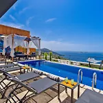 Kalkan'da Deniz Manzarali Lueks Tatil Villasi فيلة
