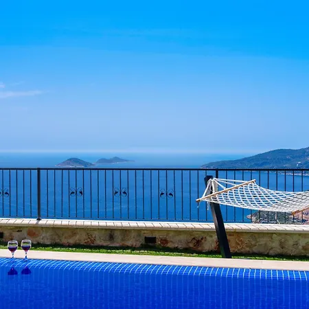 Kalkan'da Deniz Manzarali Lueks Tatil Villasi Villa