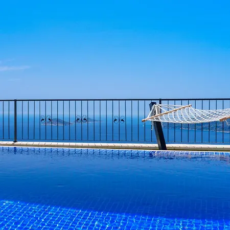 Kalkan'da Deniz Manzarali Lueks Tatil Villasi Vilă