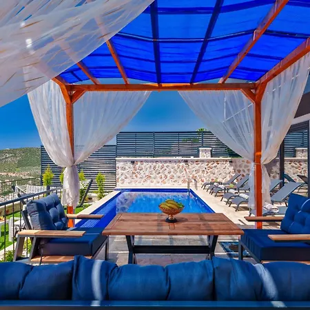 Kalkan'da Deniz Manzarali Lueks Tatil Villasi Kaș