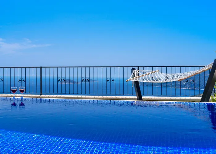Kalkan'da Deniz Manzarali Lueks Tatil Villasi Villa