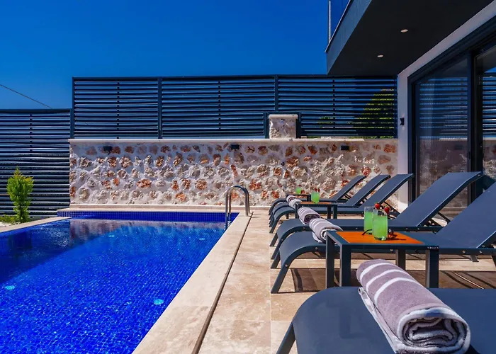 Kalkan'da Deniz Manzarali Lueks Tatil Villasi Villa