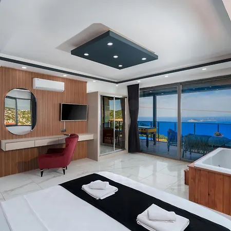 Kalkan'da Deniz Manzarali Lueks Tatil Villasi Kaș